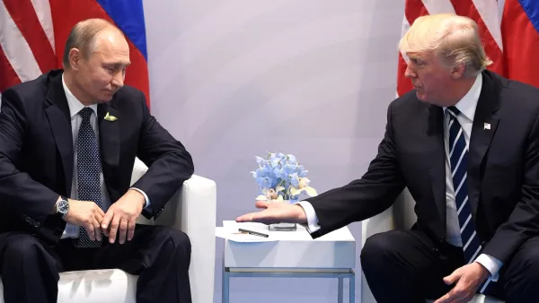 US president Trump (R) meets with Russian counterpart Putin. (Saul Loeb/AFP/Getty Images)