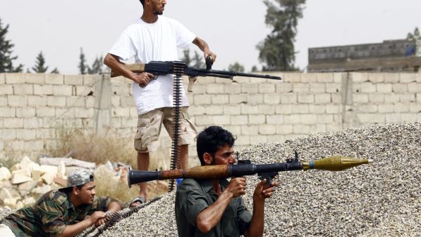 Forces loyal to the internationally recognised Government of National Accord (GNA) take aim during clashes with forces loyal to strongman Khalifa Haftar south of the capital Tripoli's suburb of Ain Zara, on April 23, 2019. (Mahmud TURKIA / AFP)
