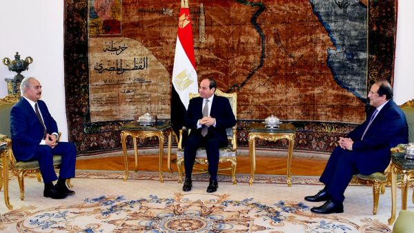 Egyptian president Abdel Fattah al-Sisi (C) and intelligence chief Abbas Kamel (R) meeting Libyan strongman Khalifa Haftar (L) at the Ittihadia presidential Palace in the capital Cairo. (AFP/ File Photo)