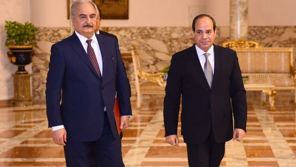 Egyptian president Abdel Fattah al-Sisi (R) meeting Libyan strongman Khalifa Haftar (L) at the Ittihadia presidential Palace in the capital Cairo. (Egyptian Presidency / AFP)