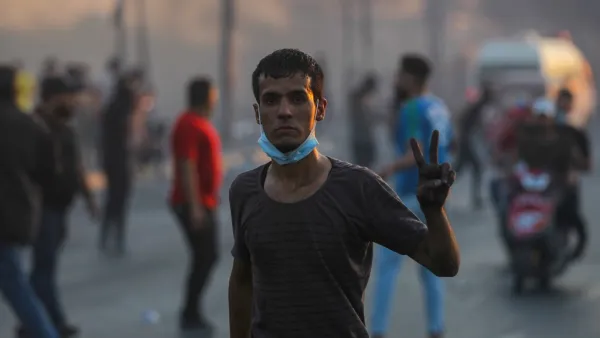 An Iraqi demonstrator gestures with the v-sign for victory during a demonstration against state corruption, failing public services, and unemployment, in the Iraqi capital Baghdad on October 5, 2019. (AFP/ File Photo)