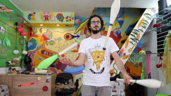 Jad Moustafa shows off his tricks. (The Daily Star/Hasan Shaaban)