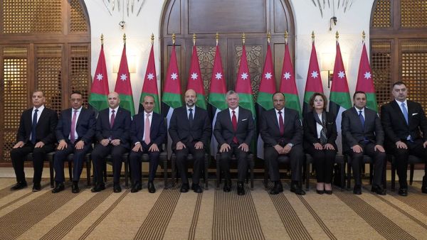 Jordan King Abdullah II attends the swears in for new ministers. (Twitter/@RHCJO)