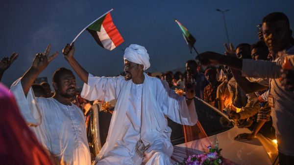 A Sudanese bridegroom waves a Sudan national flag on a wedding car during a protest outside the army complex in the capital Khartoum on April 20, 2019. (AFP)