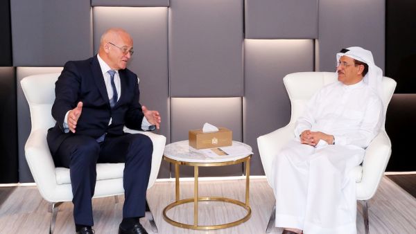 وزير الاقتصاد مع سفير التشيك وزير الاقتصاد مع سفير التشيك
