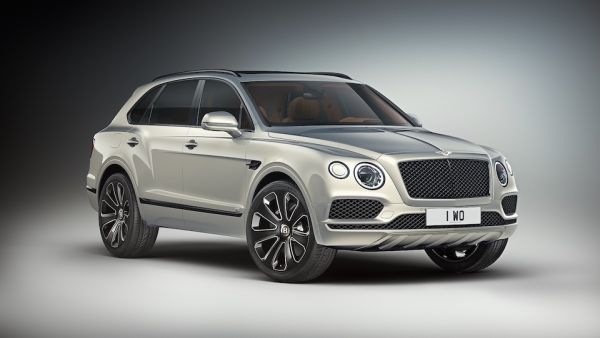 Bentley Bentayga V8 Design Series_Exterior Extreme Silver & Newmarket