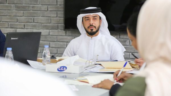 يوسف الحوسني مسؤول مركز الشارقة لرعاية الكلاب 