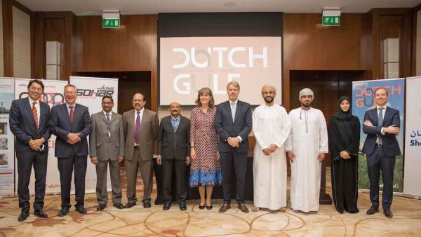 وقع ميناء صحار والمنطقة الحرة اتفاقية تأجير الأراضي مع شركة شل للتنمية عُمان،