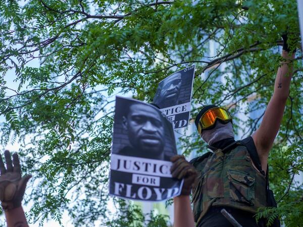 Protesters gather in a call for justice for George Floyd, a black man who died after a white policeman kneeled on his neck for several minutes, at Hennepin County Government Plaza, on May 28, 2020 in Minneapolis, Minnesota. kerem yucel / AFP