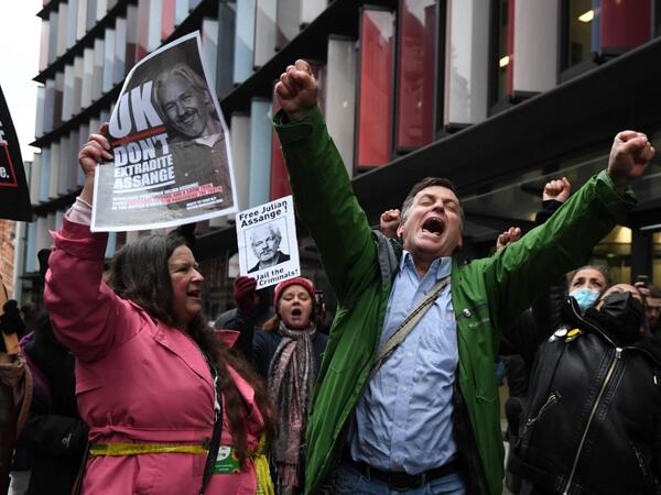 Supporters of Wikileaks founder Julian Assange celebrate outside the Old Bailey court in central London after a judge ruled that Assange should not be extradited to the United States to face espionage charges for publishing secret documents online on January 4, 2021. DANIEL LEAL-OLIVAS / AFP