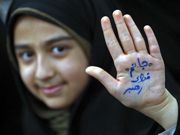 An Iranian girl shows her hand with a slogan reading in Farsi: "Ready to sacrifice my self for the leader" at the tomb of Iran's late founder of the Islamic Republic, Ayatollah Ruhollah Khomeini, 
STR / afp