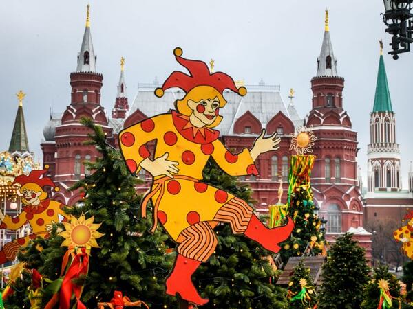 A picture taken on March 1, 2019 shows the decorations for the Shrovetide spring festival outside the Kremlin in Moscow. Mladen ANTONOV / AFP