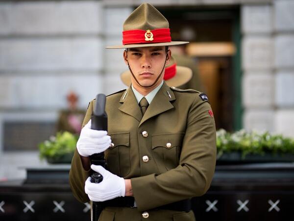 A New Zealand soldier stands guard during a Mounting of the Vigil and dressing of the Tomb of the Unknown Warrior commemoration starting the ceremony marking the 100th anniversary of the end of World War I at the National War Memorial in Wellington, New Zealand, on November 11, 2018. 
Marty MELVILLE / AFP