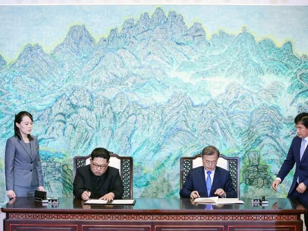  North Korea's leader Kim Jong Un (2nd L) and South Korea's President Moon Jae-in (2nd R) sign on documents in a signing ceremony at end of their historic summit at the truce village of Panmunjom on April 27, 2018. The leaders held a landmark summit on April 27 with Kim Jong Un declaring they were at the "threshold of a new history". Press Pool/AFP