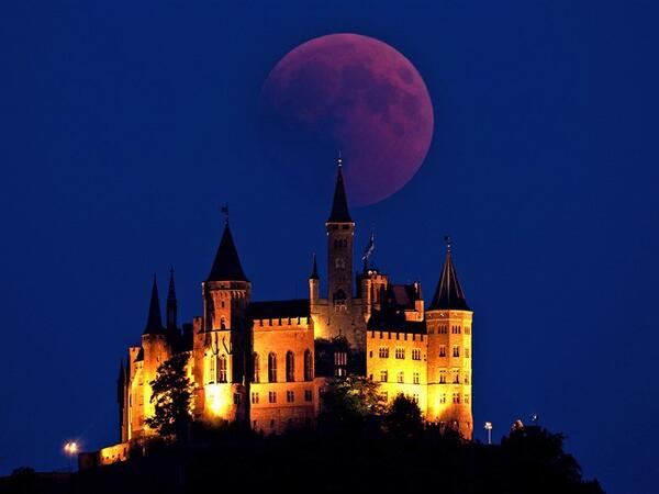 Lunar eclipse: ‘Blood moon’ (Twitter)