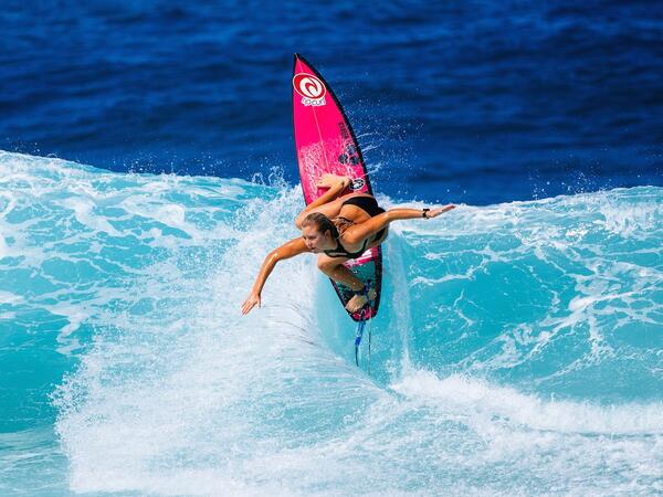 Surfing
Surfing is one of the most popular adventure activities in Dubai. There is a famous spot called the Sunset Beach in Dubai that is known for the number of surfers (Twitter)