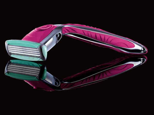 woman razor pink