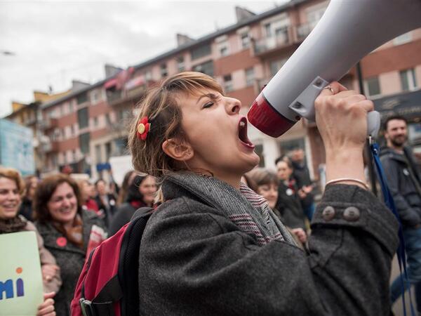 Pristina, Kosovo : An ethnic Albanian protester shouts during a rally for gender equality and against violence towards women. (AFP/Armend Nimani)
