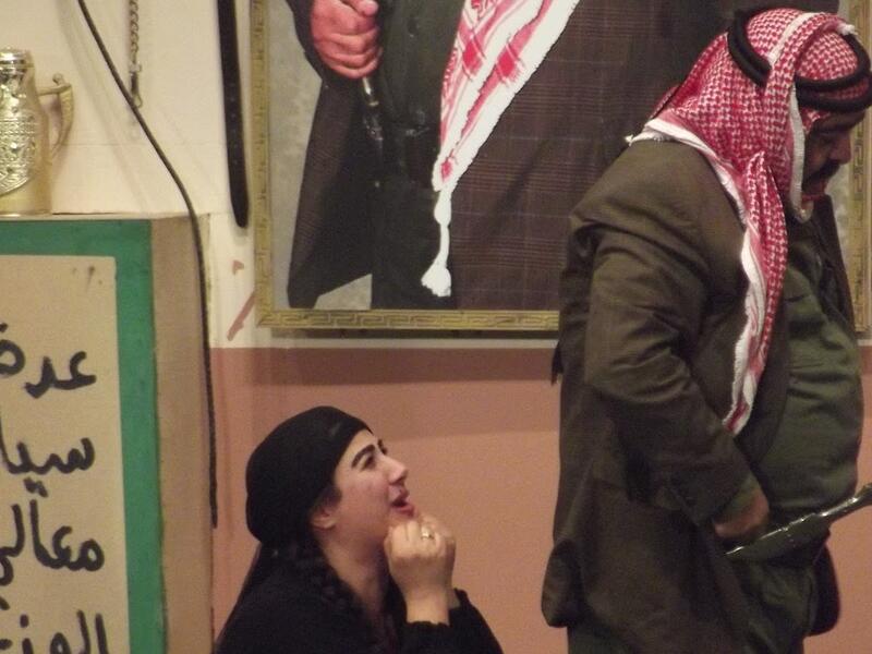 مشهد من مسرحية "الآن فهمتكم".