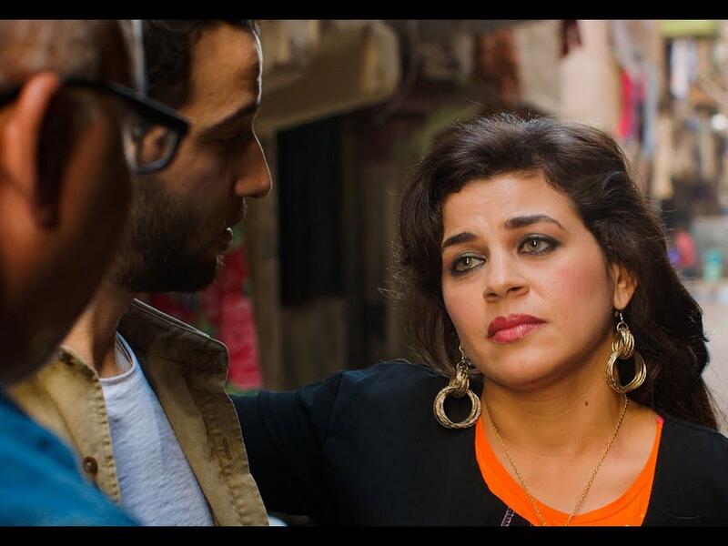 الممثلة المصرية منى هلا في مشهد من "ليلى خارجي".