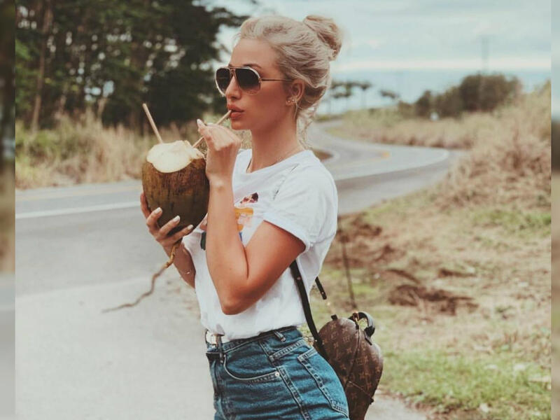 Well known Fashionista Model Roz always mixes up simple casual clothes in a trendy and feminine manner Source modelroz Instagram