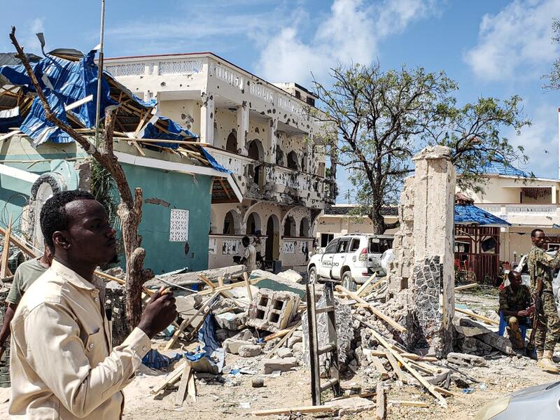 A suicide bomber rammed a vehicle loaded with explosives into the Medina hotel in the port town of Kismayo before several heavily armed gunmen forced their way inside, shooting as they went, authorities said. AFP A suicide bomber rammed a vehicle loaded with explosives into the Medina hotel in the port town of Kismayo before several heavily armed gunmen forced their way inside, shooting as they went, authorities said. AFP