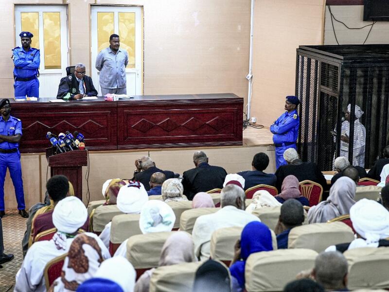 Sudan's ex-president Omar al-Bashir (R) appears in court in the capital Khartoum on August 31, 2019 to face charges of illegal acquisition and use of foreign funds. (AFP/ File Photo)