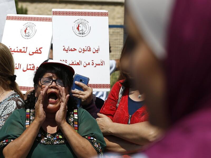Palestinian women protest in support of women’s rights outside the prime minister’s office in the West Bank city of Ramallah on September 2, 2019, after a young Palestinian died in a case that has raised emotions.  ABBAS MOMANI / AFP