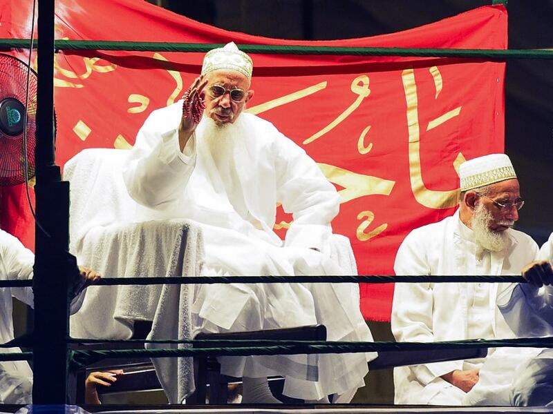 The Spiritual leader of Dawoodi Bohra Muslims, Syedna Mufaddal Saifuddin (C) takes part in a Bohra ceremony in Colombo in the run up to Ashura, one of the holiest days in Shiite Islam and commemorates the 7th century martyrdom of Prophet Mohammed’s grandson.  ISHARA S. KODIKARA / AFP
