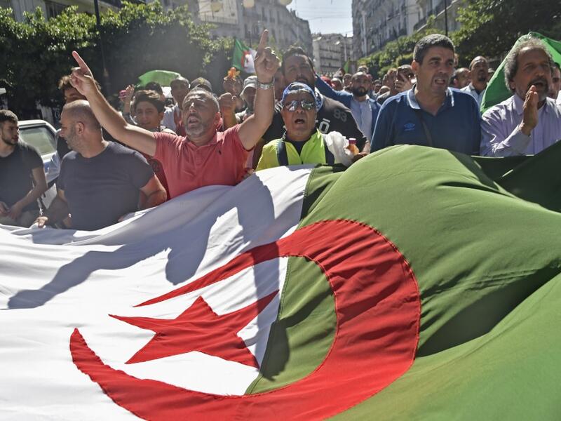 Algerian protesters chant slogans during a demonstration against the ruling class in the capital Algiers on October 4, 2019, for the 33rd consecutive Friday since the movement began. (Ryad KRAMDI / AFP)