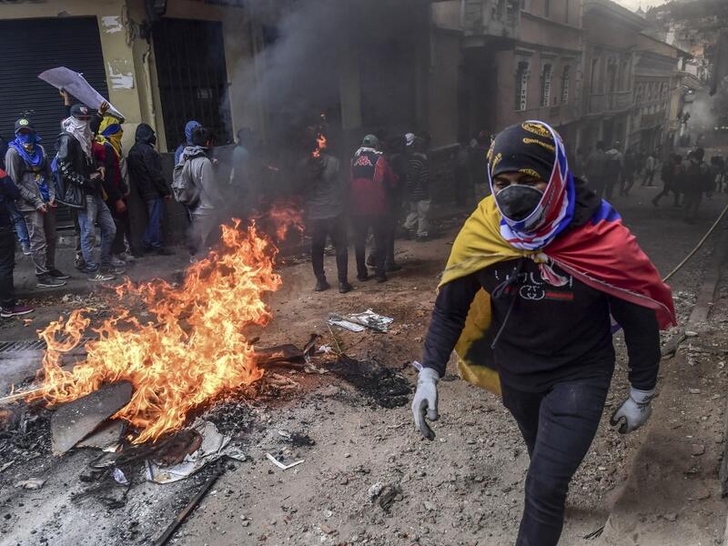 Unions and other groups alongside thousands of farmers and indigenous people are expected in the streets of the capital Quito. Protests and clashes erupted in Ecuador a week ago, after the government doubled fuel prices as part of an agreement with the International Monetary Fund to obtain loans despite its high public debt. Martin BERNETTI / AFP