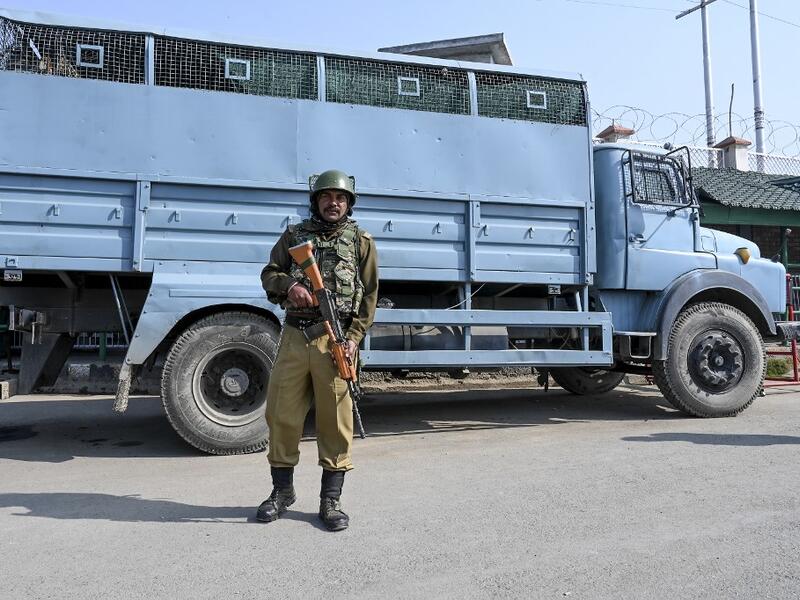 Suspected militants shot dead two non-local drivers and set their apple trucks ablaze in Indian-Administered Kashmir, police said on October 25, the latest attack on the lucrative fruit industry that employs millions. (Tauseef MUSTAFA / AFP) Suspected militants shot dead two non-local drivers and set their apple trucks ablaze in Indian-Administered Kashmir, police said on October 25, the latest attack on the lucrative fruit industry that employs millions. (Tauseef MUSTAFA / AFP)