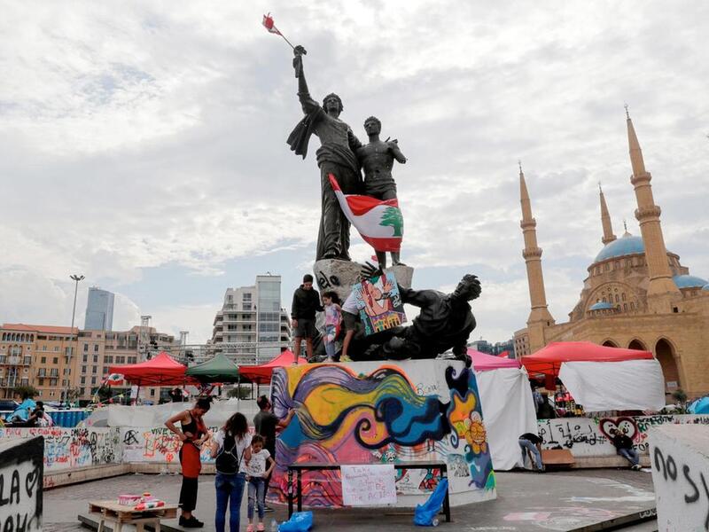 Muwatin Lebnene spontaneously emerged at the start of the protests to organize street clean-ups. (AFP) Muwatin Lebnene spontaneously emerged at the start of the protests to organize street clean-ups. (AFP)