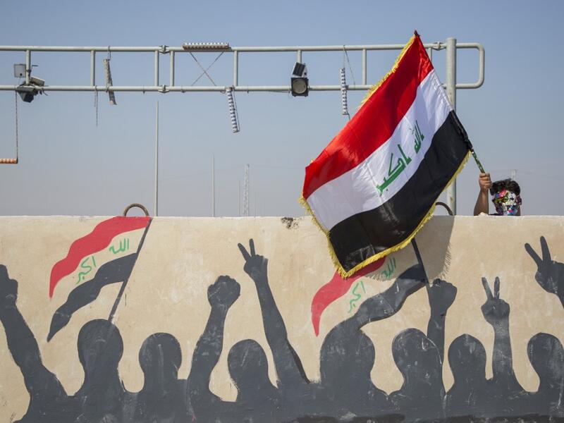Iraqi protesters block the highway leading to Umm Qasr port during ongoing anti-government demonstrations in southern Iraq on November 3, 2019. Protesters in Iraq's capital and the country's south shut down streets and government offices in a new campaign of civil disobedience Sunday, escalating their month-long movement demanding change to the political system. Hussein FALEH / AFP