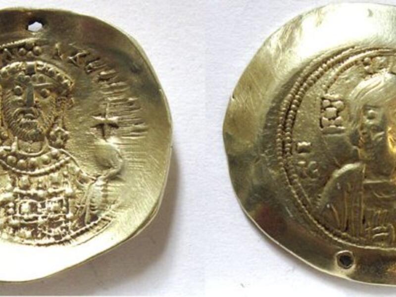 Gold Byzantine coins  (Twitter)
