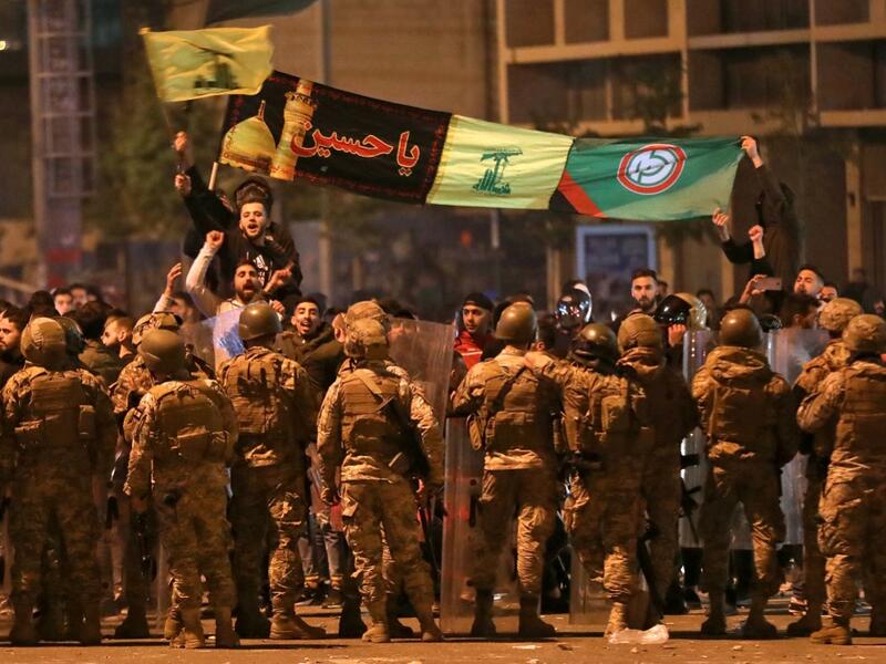 Supporters of Lebanese Shiite groups Hezbollah (AFP)