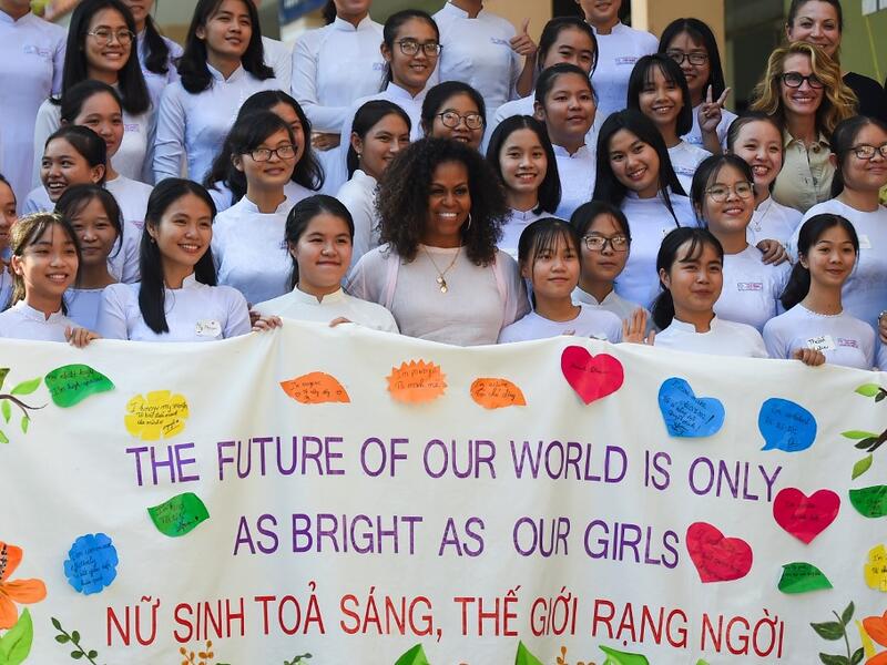 Former US First Lady Michelle Obama (C) poses for picture with Vietnamese students in Can Giuoc district, Long An province on December 9, 2019. Michelle Obama and Julia Roberts visit to promote girls' education in Vietnam. Nhac NGUYEN / AFP