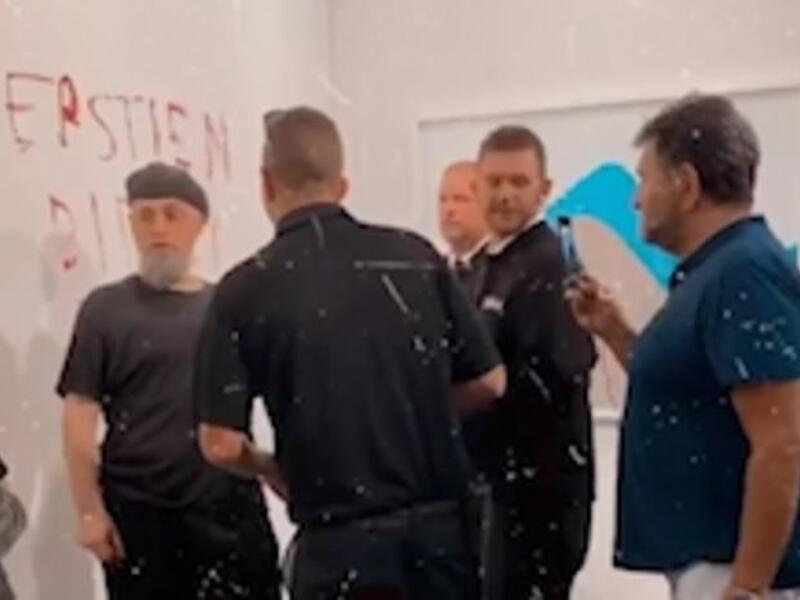 The message was written in red lipstick on the wall after the banana was removed due to crowd safety (dailymail)