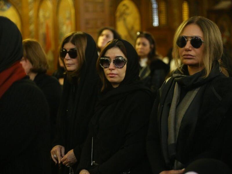 الفنانات في عزاء المخرج سمير سيف