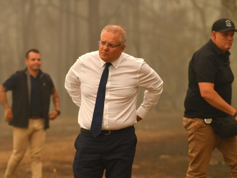 Australia's Prime Minister Scott Morrison (C) visits a resident's property in an area devastated by bushfires in Sarsfield, Victoria state on January 3, 2020. Australia ordered residents and tourists out of the path of raging bushfires on January 3 as the country braced for a weekend heatwave expected to fan the deadly inferno. James ROSS / POOL / AFP Australia's Prime Minister Scott Morrison (C) visits a resident's property in an area devastated by bushfires in Sarsfield, Victoria state on January 3, 2020. Australia ordered residents and tourists out of the path of raging bushfires on January 3 as the country braced for a weekend heatwave expected to fan the deadly inferno. James ROSS / POOL / AFP
