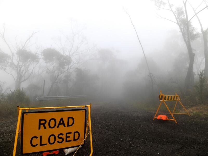 Thick fog mixed with bushfire smoke fills the sky in the Ruined Castle area of the Blue Mountains, some 75 kilometres from Sydney, on January 11, 2020. Massive bushfires in southeastern Australia have a "long way to go", authorities have warned, even as colder conditions brought some relief to exhausted firefighter and communities. SAEED KHAN / AFP