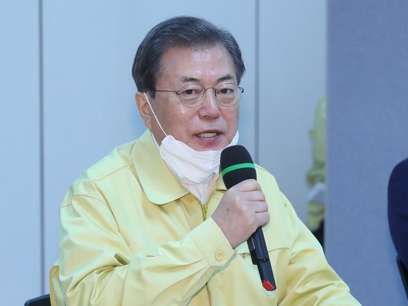 South Korean President Moon Jae-in speaks during a meeting with local business owners at Dongdaegu station in the southeastern city of Daegu on February 25, 2020. The novel coronavirus outbreak in South Korea is "very grave", President Moon Jae-in said on February 25 as he visited its epicentre and the country's total number of cases approached 1,000. YONHAP / AFP