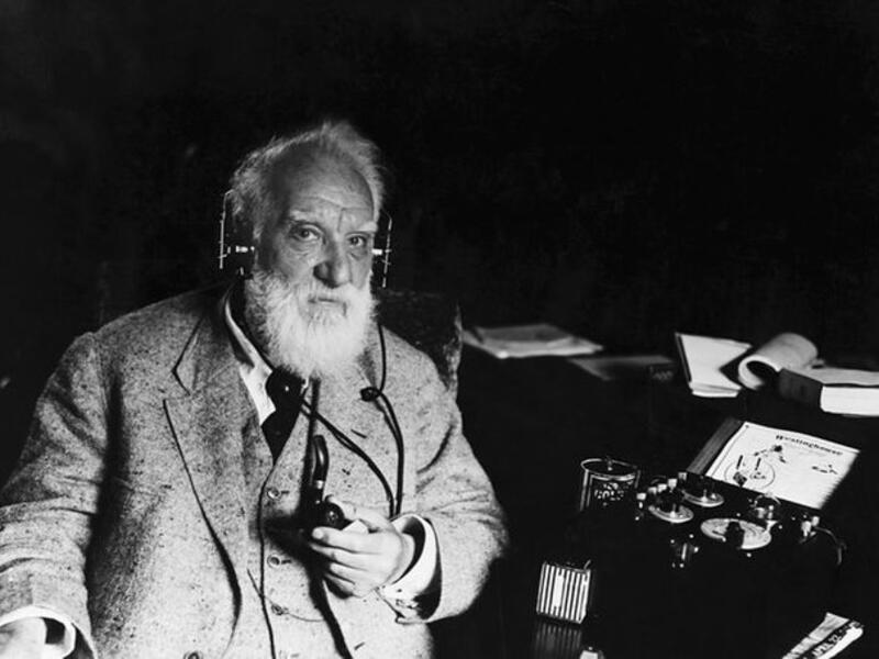 In 1876 the first telephone call was made by Alexander Graham Bell (Twitter)