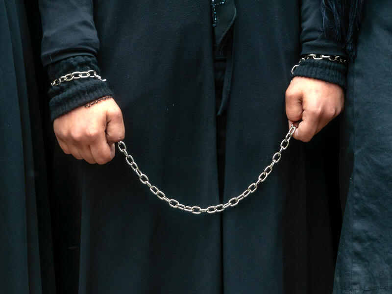 Sexually Harassed, Then Arrested: Saudi Women in Viral Video Are Blamed for Dressing 'Indecently'