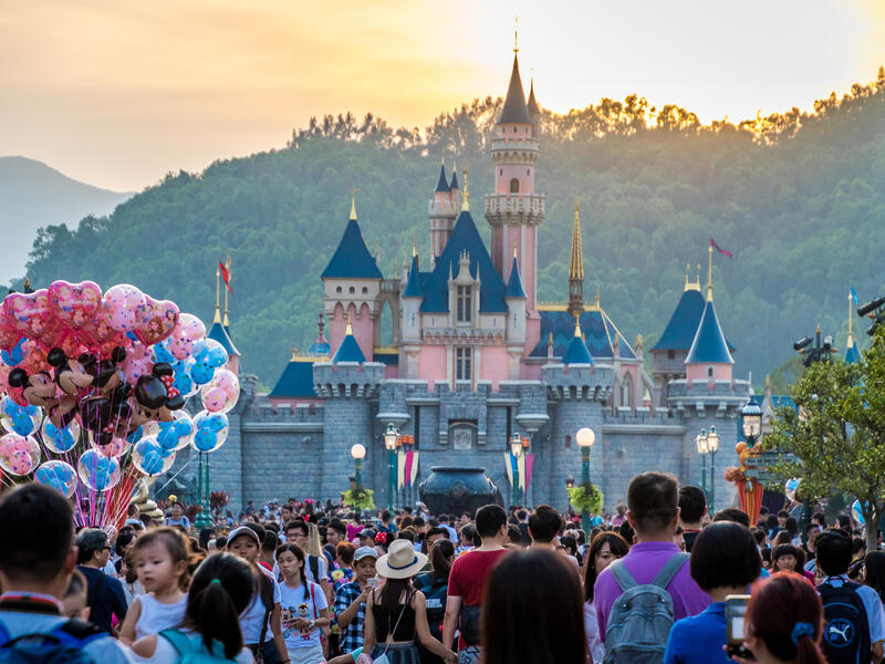  Disneyland  (Shutterstock)	