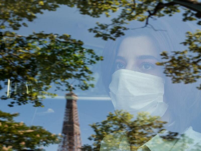 Syrian dancer and choreographer Yara al-Hasbani performs a dance on the empty Trocadero square in Paris on April 22, 2020. Sameer Al-DOUMY / AFP