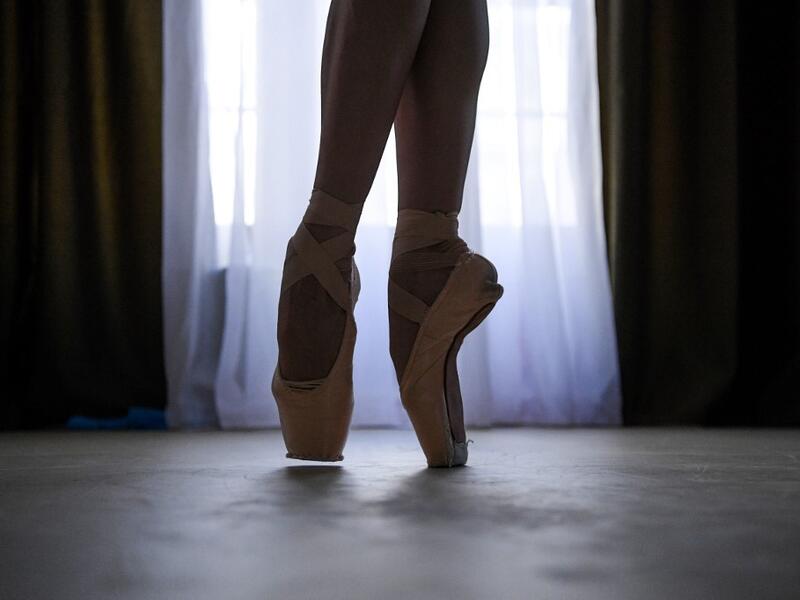 The couple, both soloists in the legendary troupe, have largely used their own initiative to keep up their dance skills at home. Kirill KUDRYAVTSEV / AFP