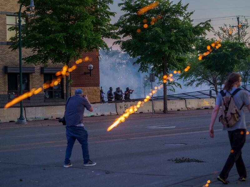 Three days after a policeman was filmed holding his knee to George Floyd's neck for more than five minutes until he went limp, outrage continued to spread over the latest example of police mistreatment of African Americans. kerem yucel / AFP