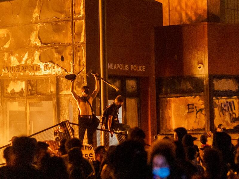 A police precinct in Minnesota went up in flames late on May 28 in a third day of demonstrations as the so-called Twin Cities of Minneapolis and St. Paul seethed over the shocking police killing of a handcuffed black man. The precinct, which police had abandoned, burned after a group of protesters pushed through barriers around the building, breaking windows and chanting slogans. A much larger crowd demonstrated as the building went up in flames. kerem yucel / AFP