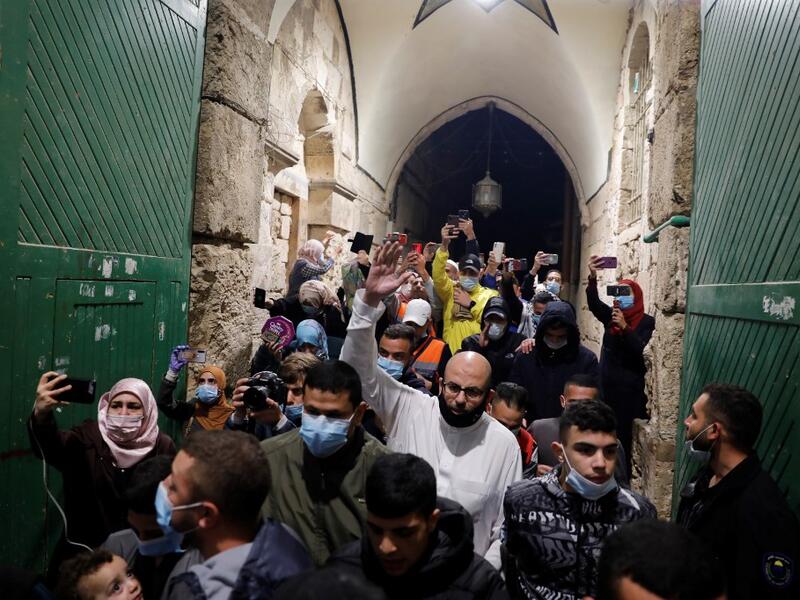Palestinian Muslim worshippers enter to pray at the al-Aqsa mosque compound, Islam's third holiest site, in Jerusalem's Old City on May 31, 2020, after a two-month closure due to the COVID-19 pandemic. Ahmad GHARABLI / AFP